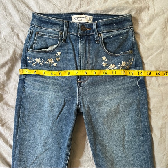 Abercrombie & Fitch Midrise Embroidered Skinny Jeans - Picture 13 of 16